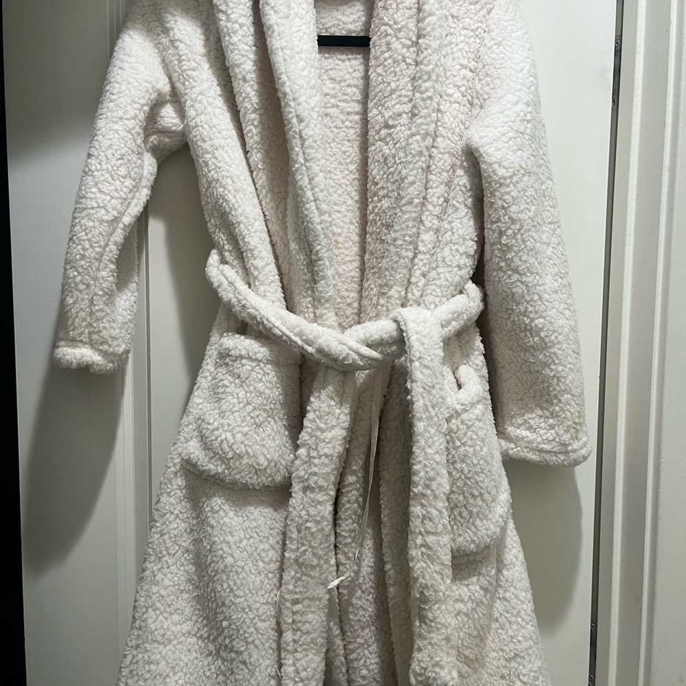 Ulta Beauty Cream Sherpa Robe with Pockets